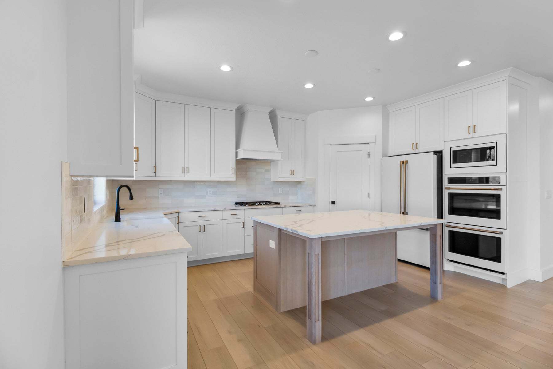 *Finished home photos are representational images only. Chat with sales agent for details.