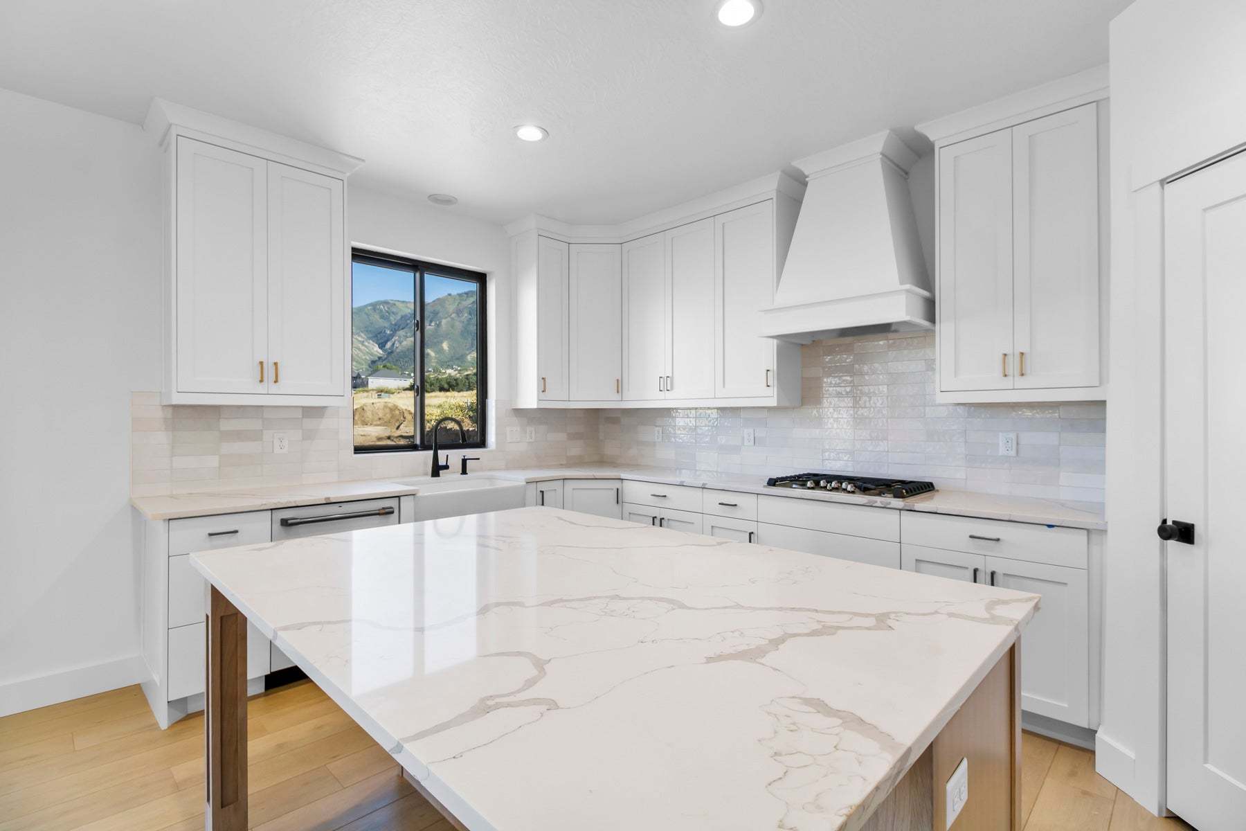*Finished home photos are representational images only. Chat with sales agent for details.