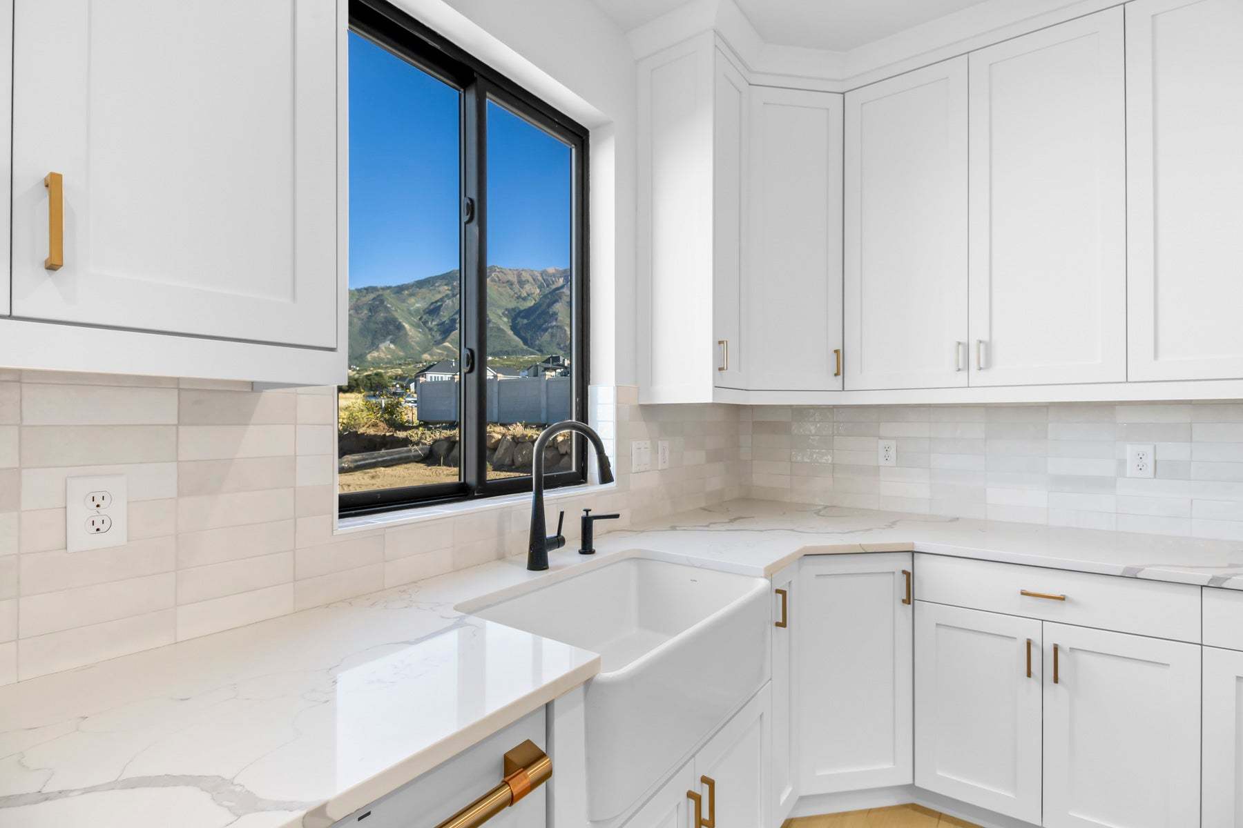 *Finished home photos are representational images only. Chat with sales agent for details.