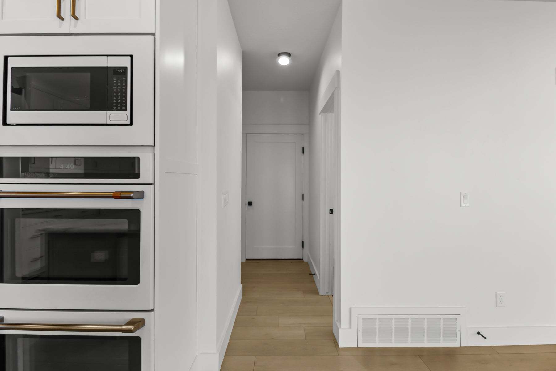 *Finished home photos are representational images only. Chat with sales agent for details.