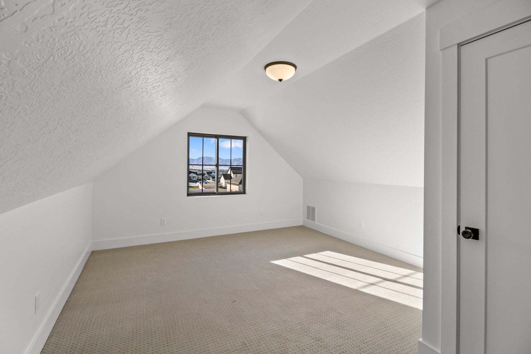 *Finished home photos are representational images only. Chat with sales agent for details.