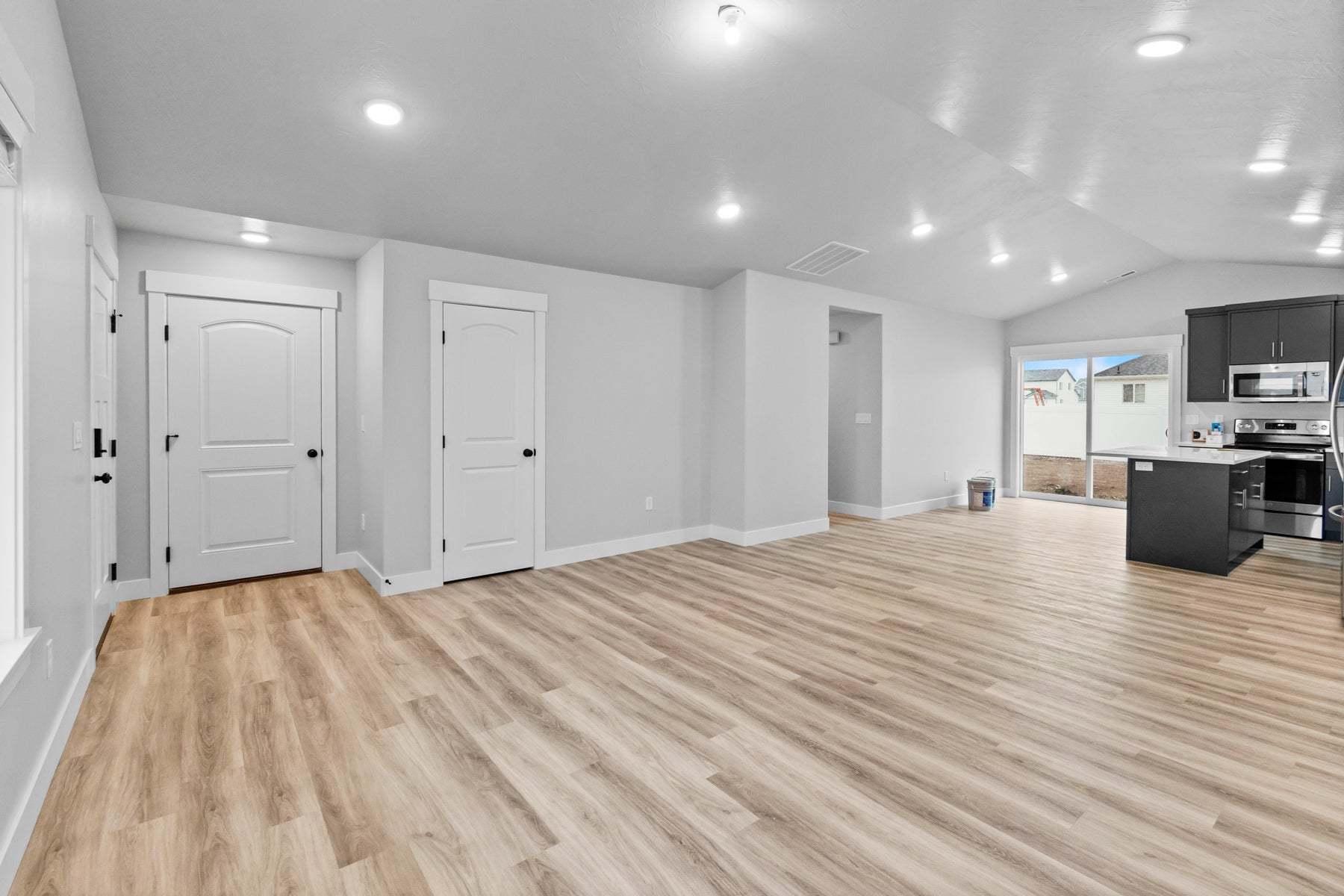 *Finished home photos are representational images only. See sales agent for details.