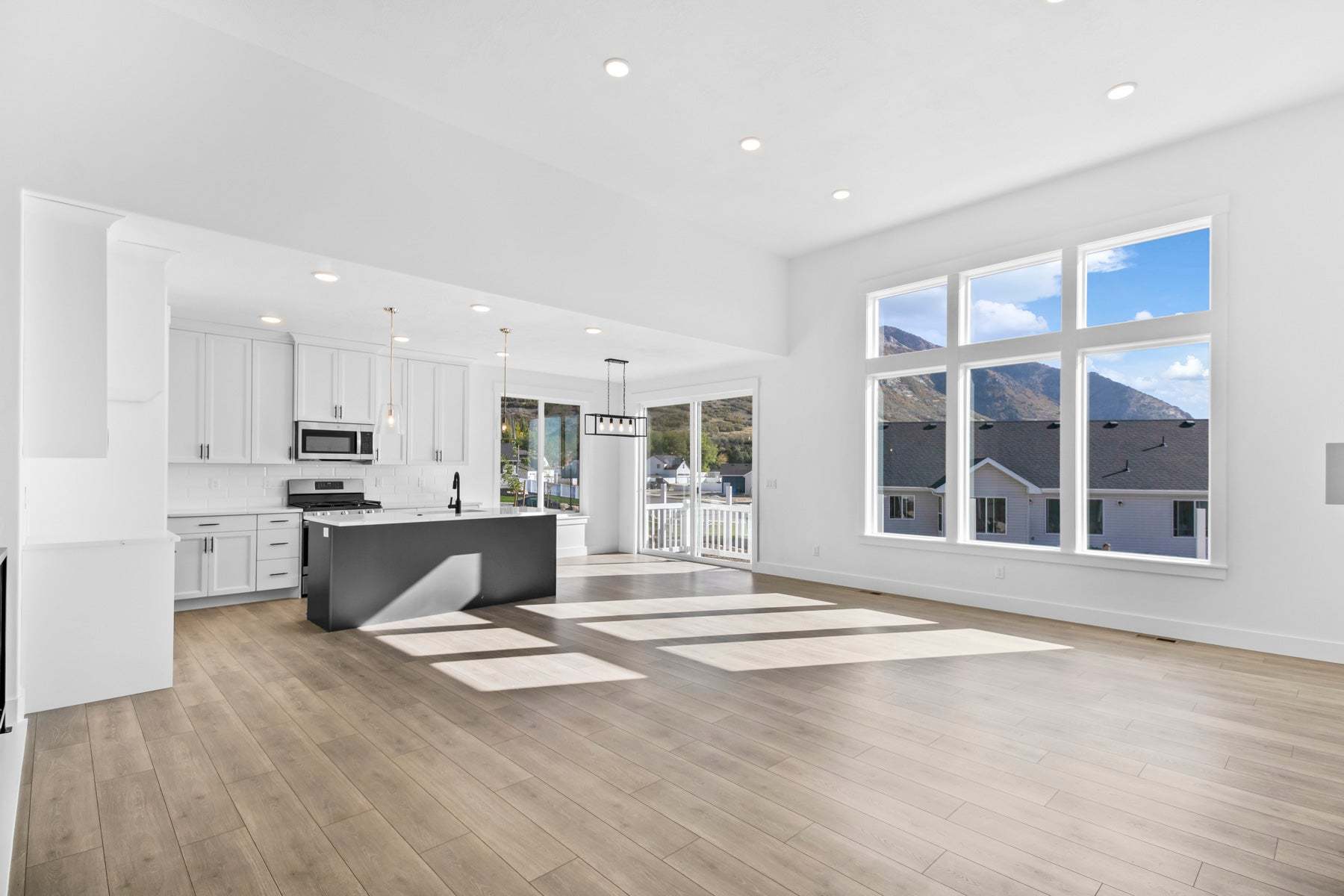 *Finished home photos are representational images only. See sales agent for details.
