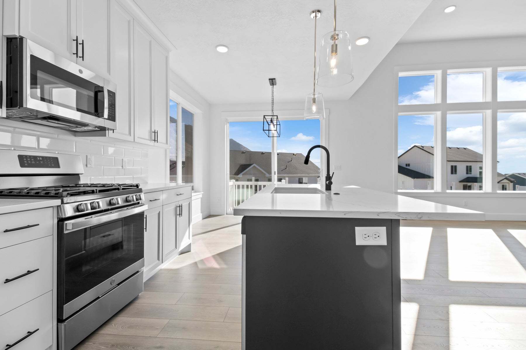 *Finished home photos are representational images only. See sales agent for details.
