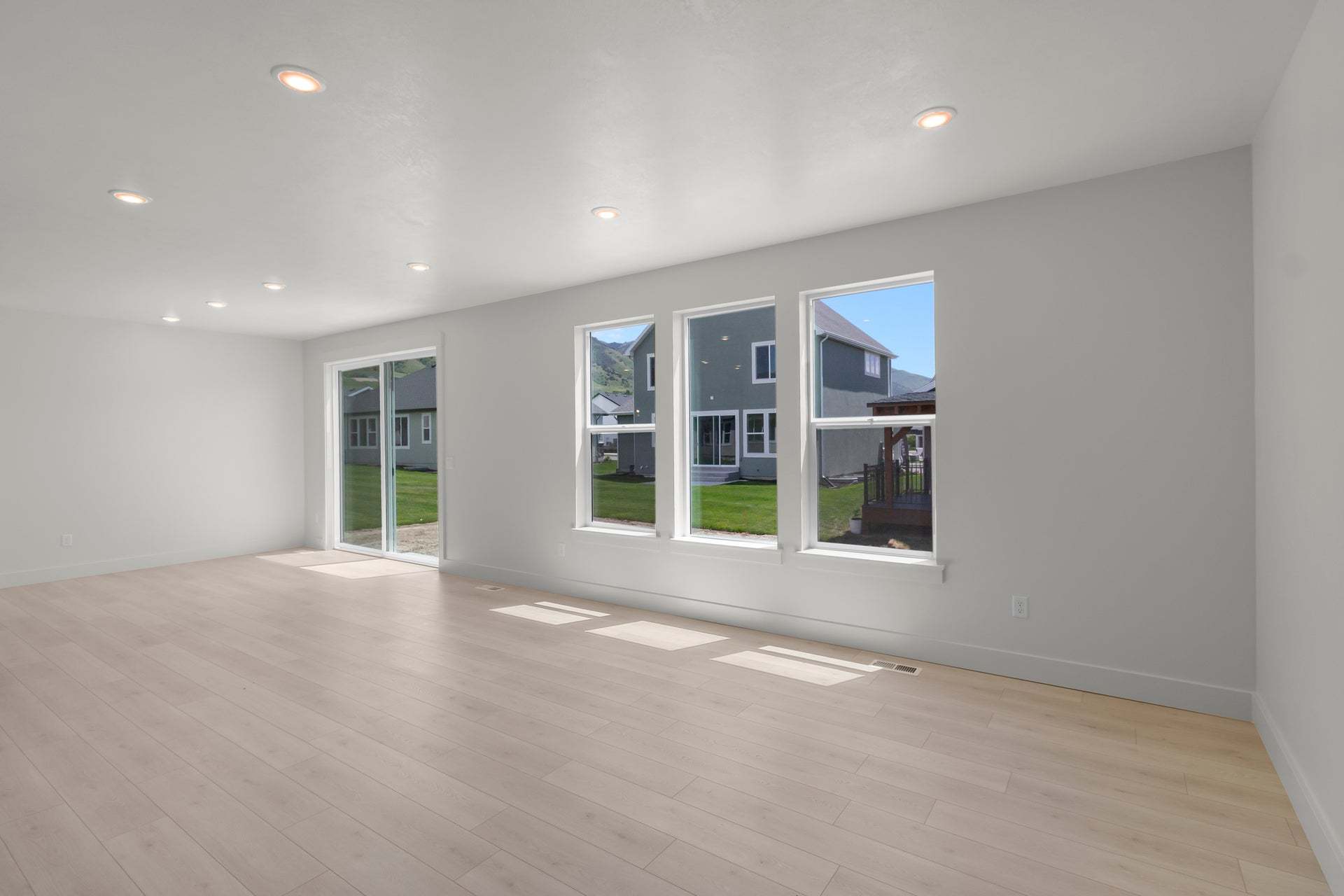 *Finished home photos are representational images only. See sales agent for details.