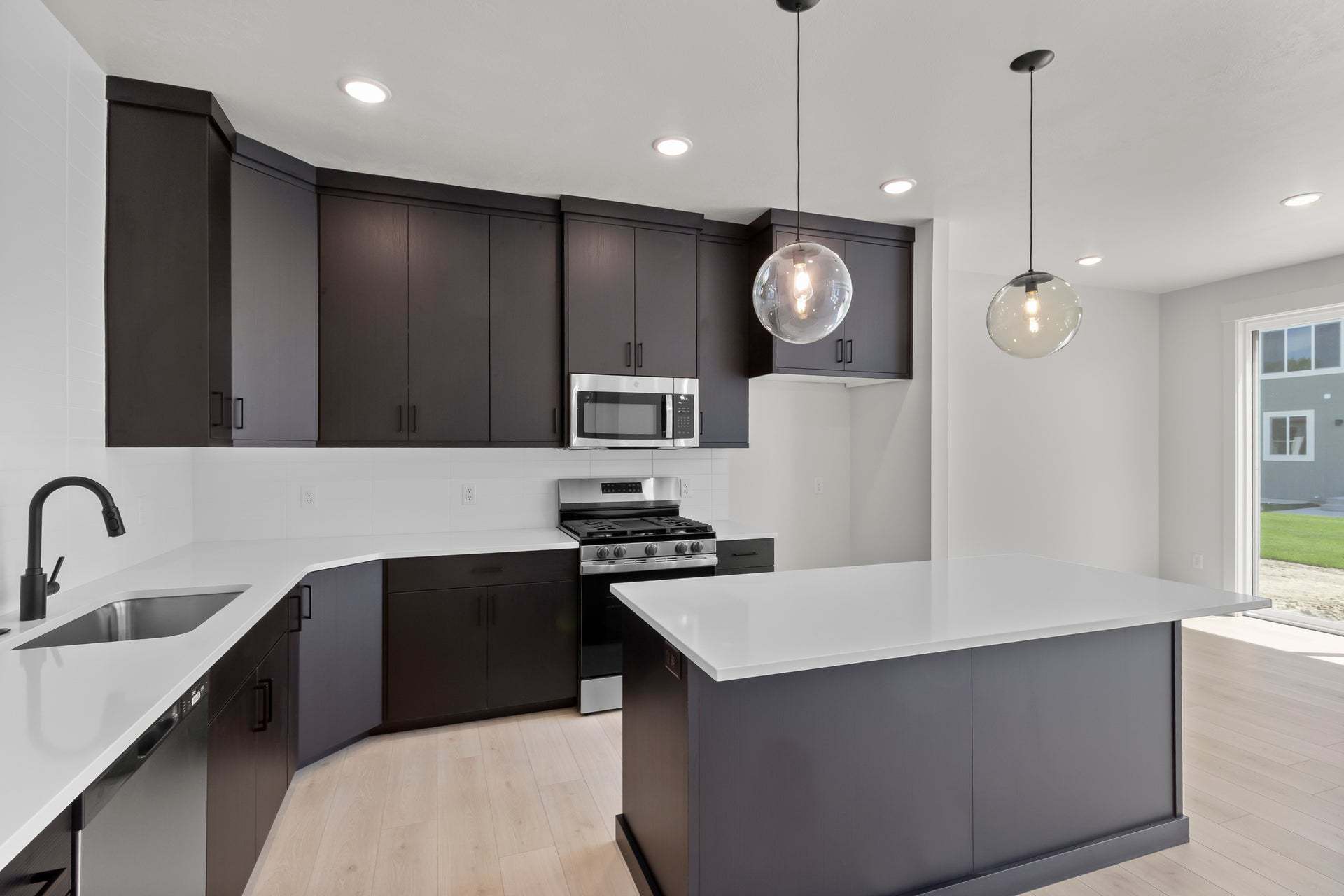 *Finished home photos are representational images only. See sales agent for details.