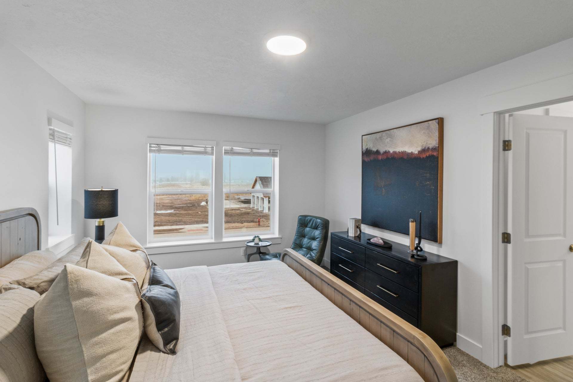 The photos are staged and may not reflect the current condition or contents of the property.