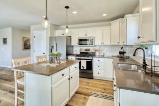 Logan Greene por Berks Homes en State College Pennsylvania