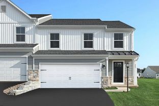 Nittany Glen Duplex Homes por Berks Homes en State College Pennsylvania