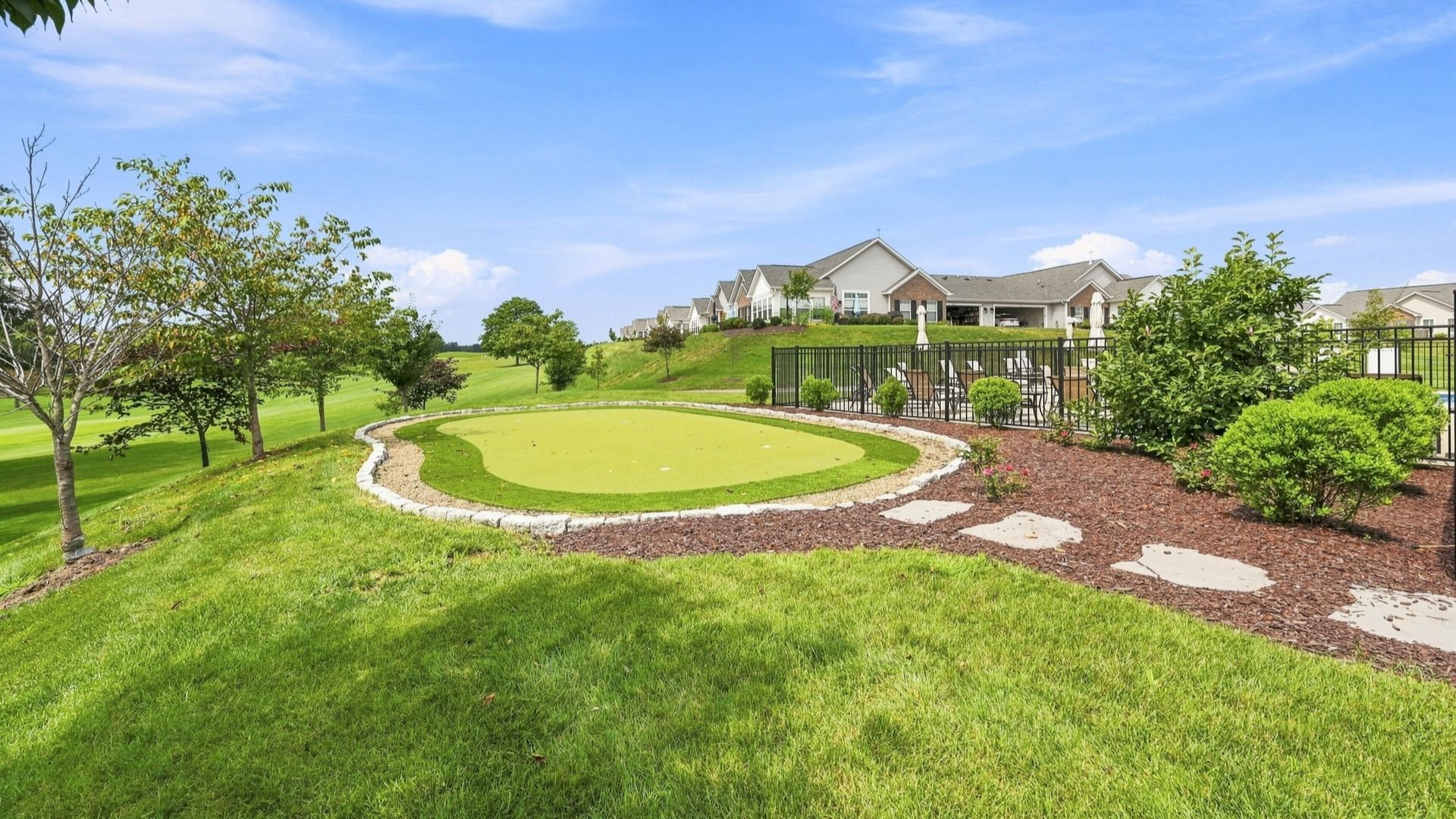 The Villas At Forest Oaks por Weaver Homes en Pittsburgh Pennsylvania
