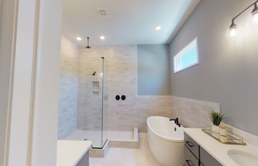 Luxurious Owner's Bath
