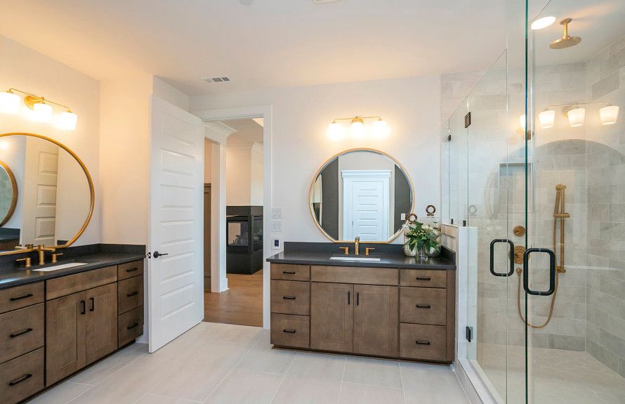 Luxurious Owner's Bath