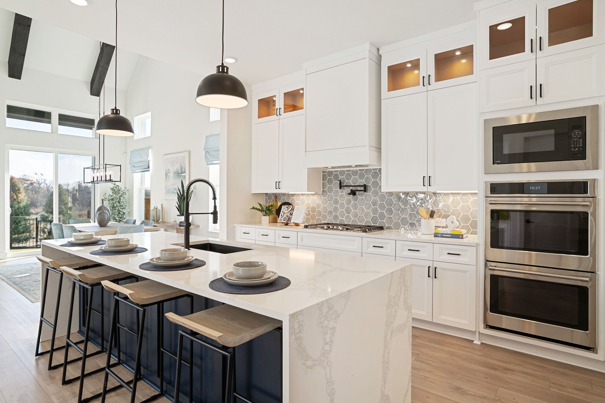 Lily Creek at Sutton Fields por William Ryan Homes en Dallas Texas