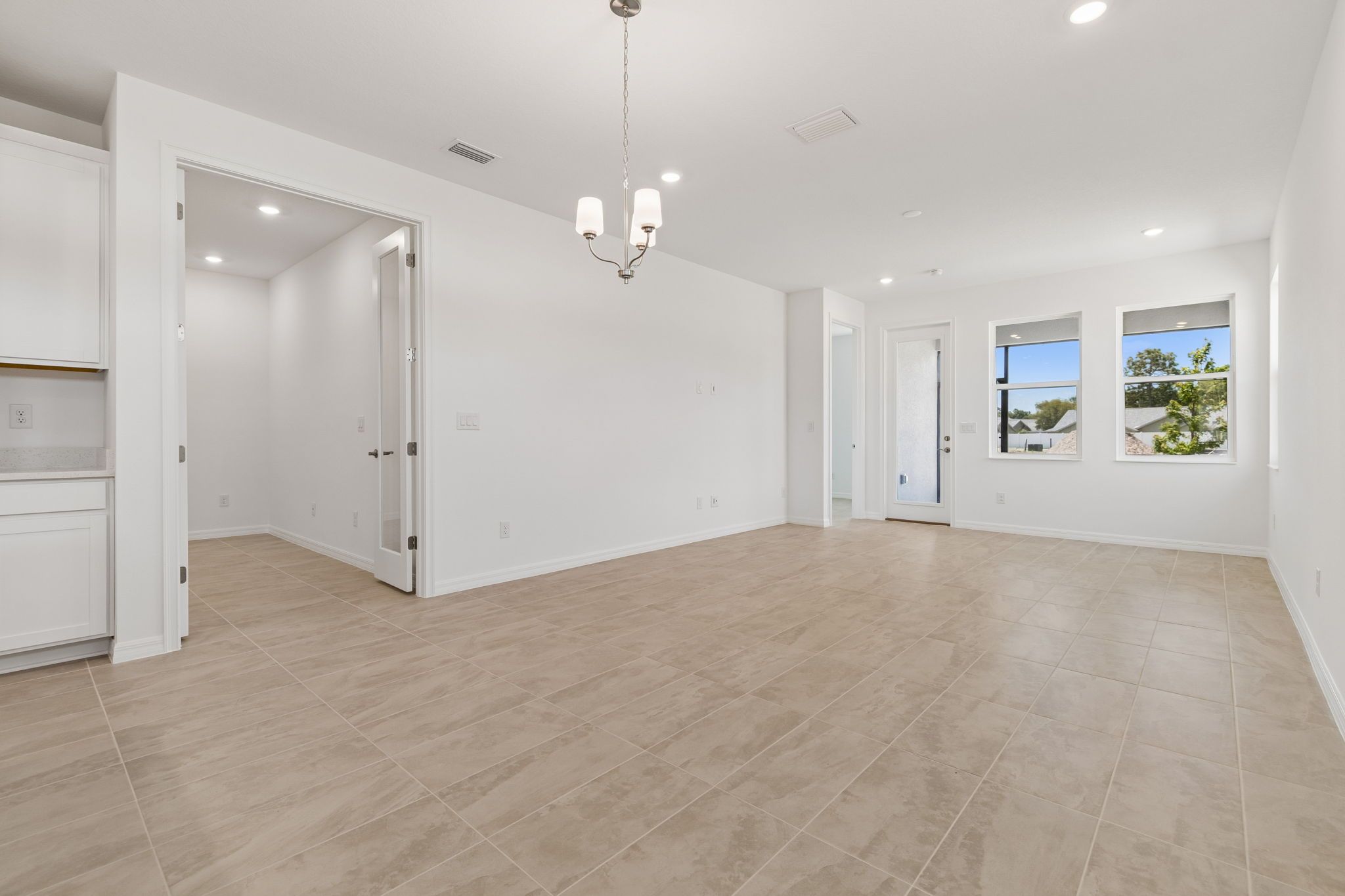 Sandpiper new construction luxury paired villa home plan dining 55+ in Sun City Center, FL at Fairway Pointe by William Ryan Homes Tampa