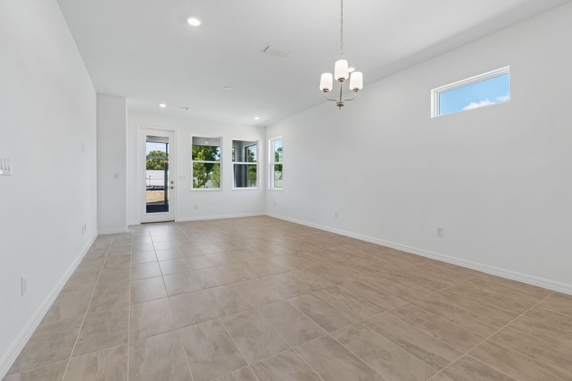 Sandpiper open concept dining and living area
