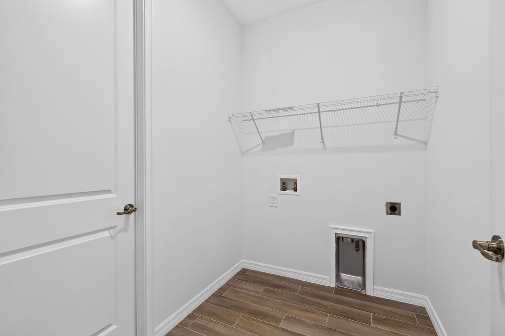 juno laundry room with wire shelving