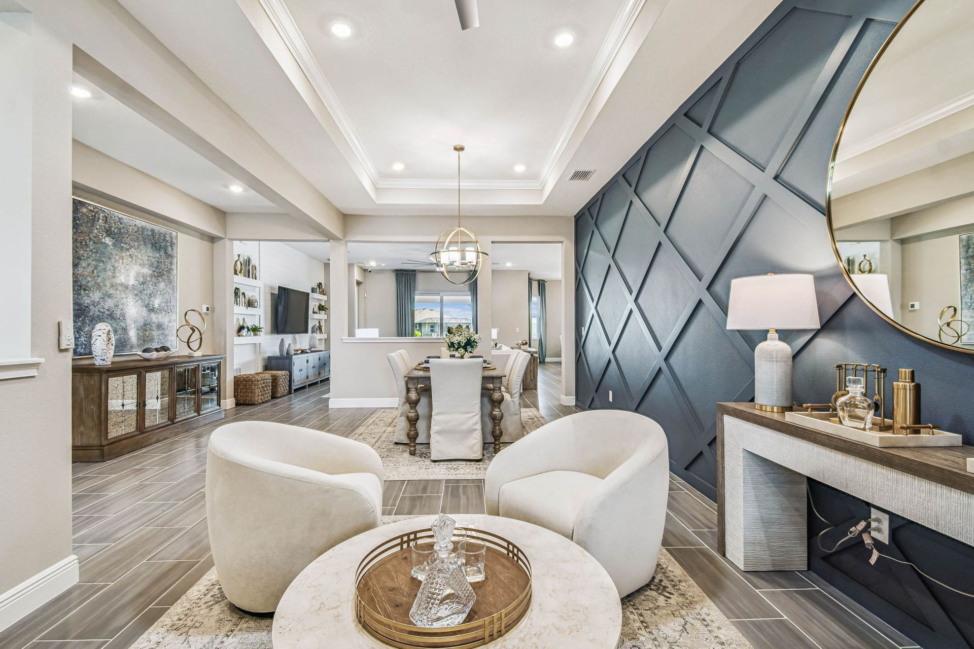 Family room - Dining room - Living room 