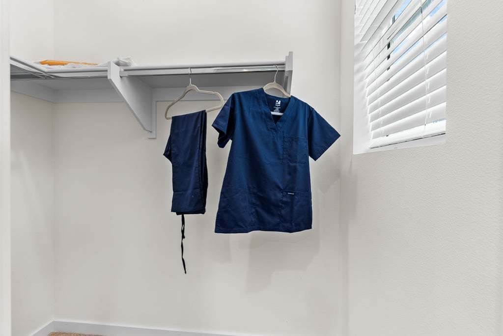 VV Plan 4AR Walk-in Closet