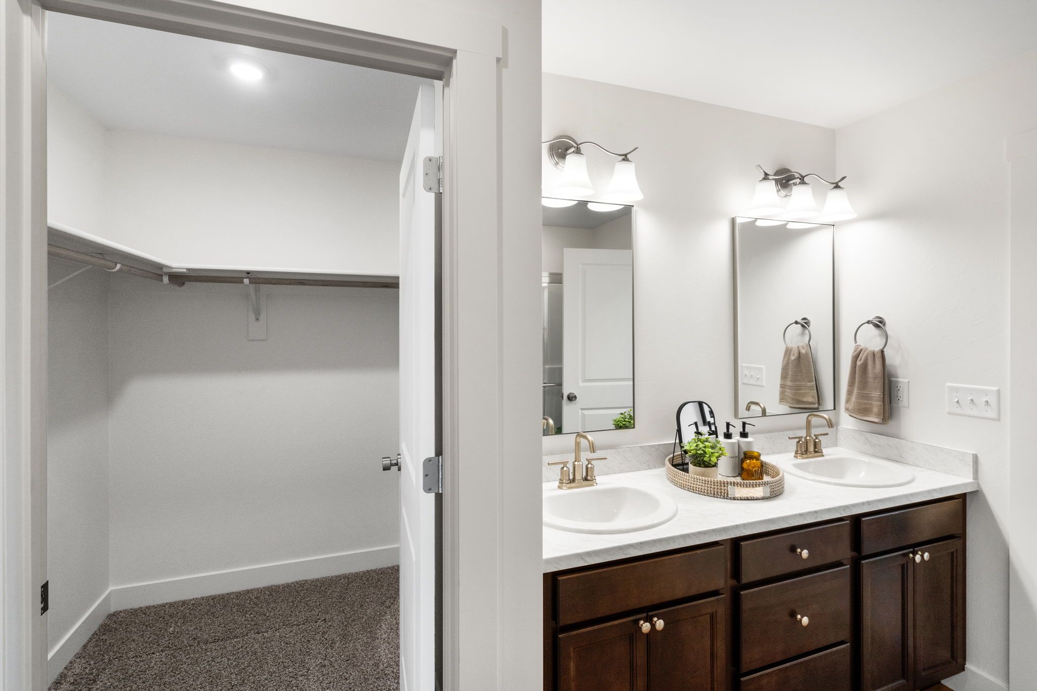 Ponderosa Primary Bath - Walk-in Closet