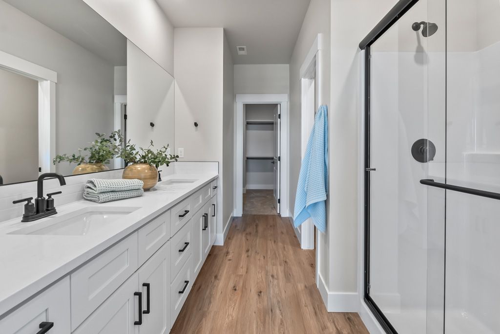 Goldfinch Model Primary Bath