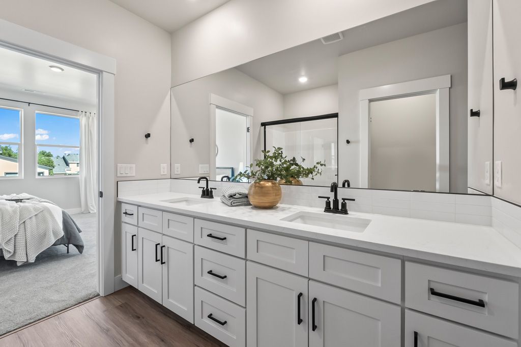 Goldfinch Model Primary Bath