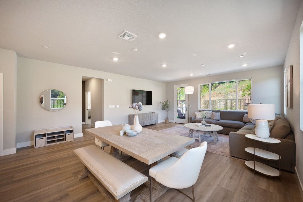 SR Plan 2 Dining - Family Room