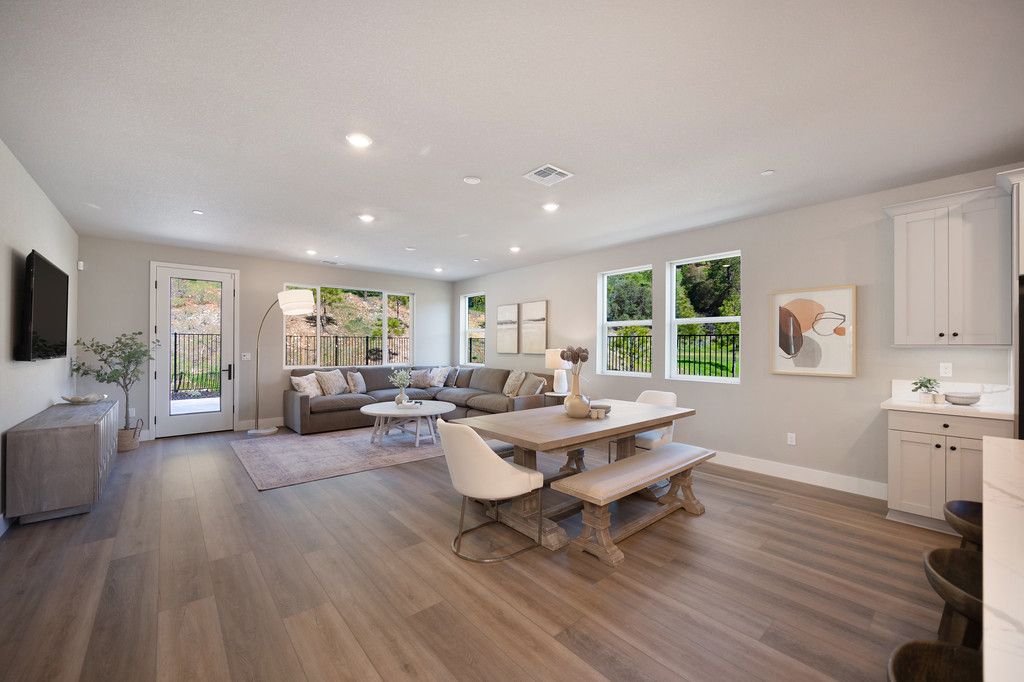 SR Plan 2 Dining - Family Room