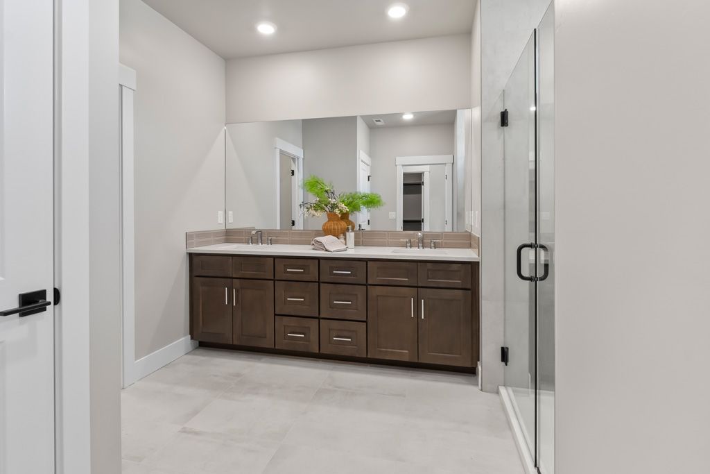Sparrow Model Primary Bath