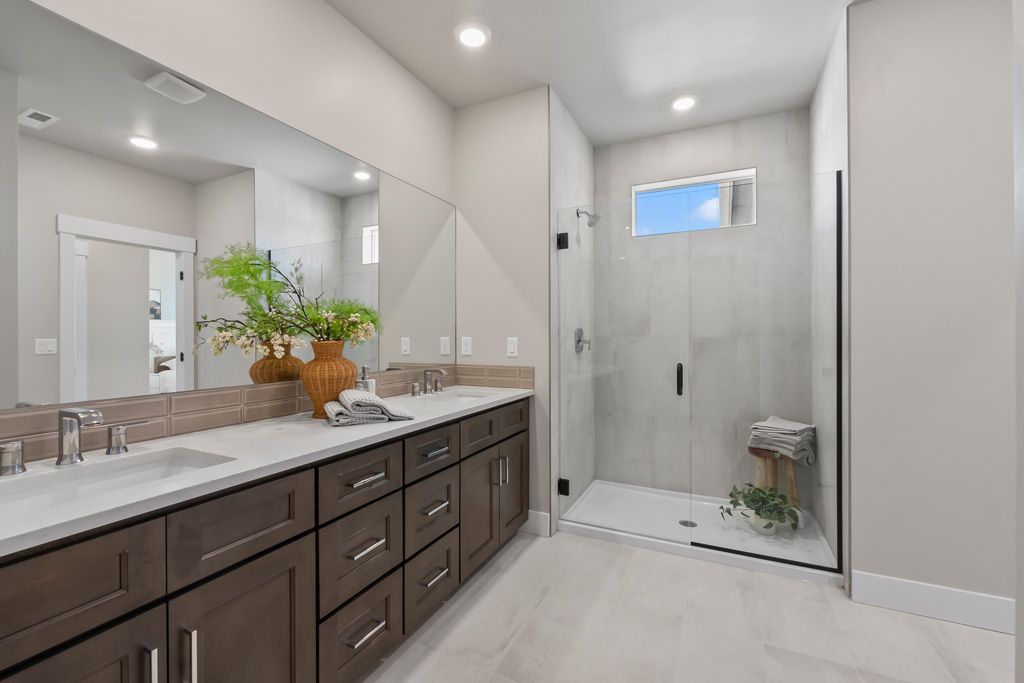 Sparrow Model Primary Bath