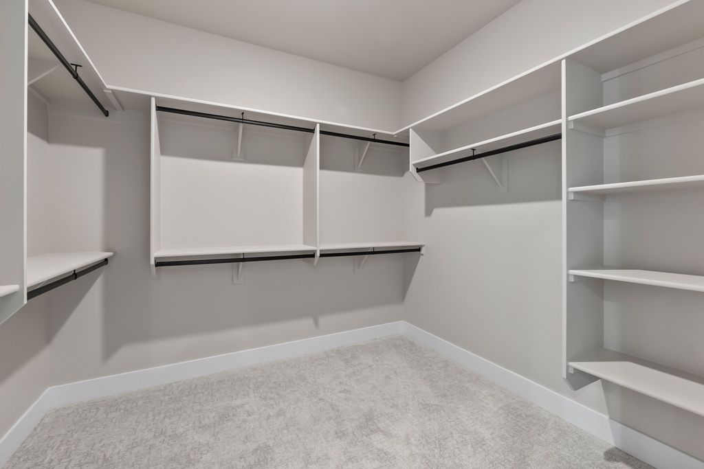 Sparrow Model Walk-in Closet