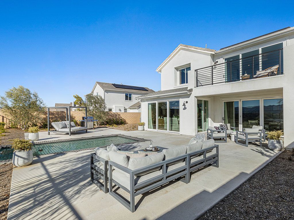 WR Meadow Plan 7 Model Home Poolside