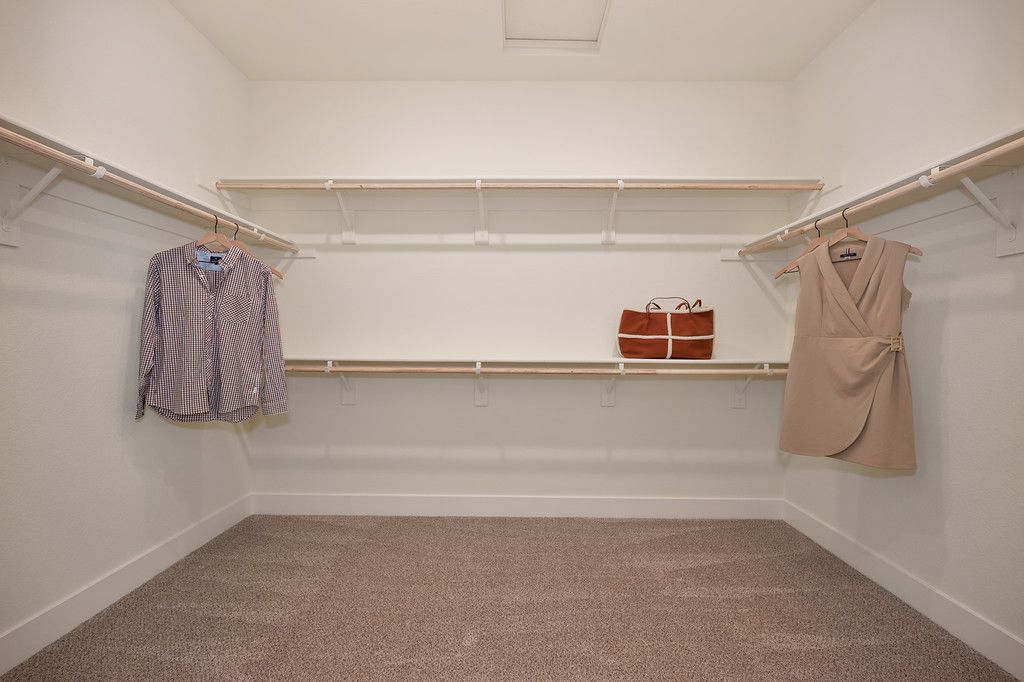SR Plan 4 Walk-in Closet