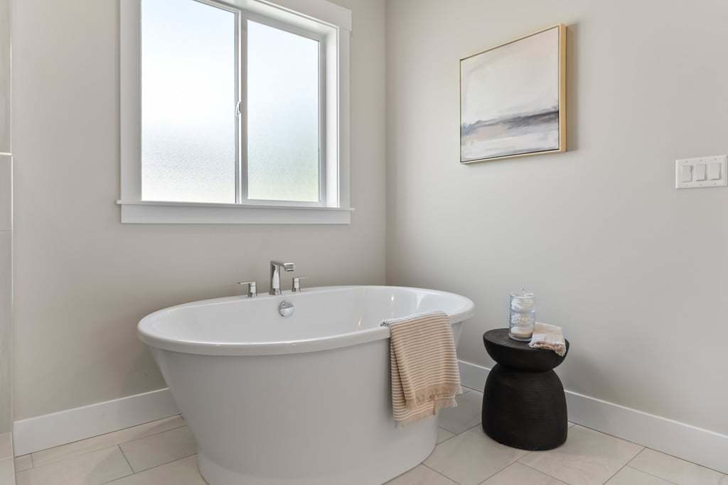 Hawk Primary Bath