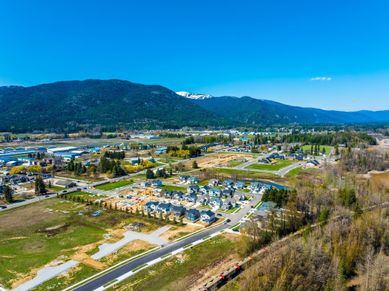 25 minutes to Schweitzer Mountain