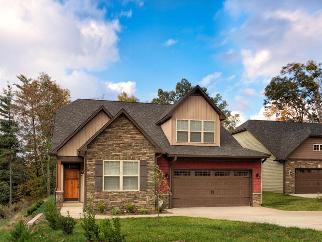 Reems Creek Crossing por Windsor Built Homes en Asheville North Carolina