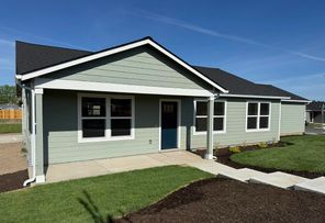 639 NE Arnold St (The Tulip)
