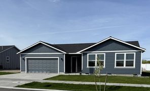 Lot 102 202 SW Sparrow St (The Poplar)