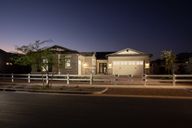 Elegance at Eastmark por Woodside Homes en Phoenix-Mesa Arizona