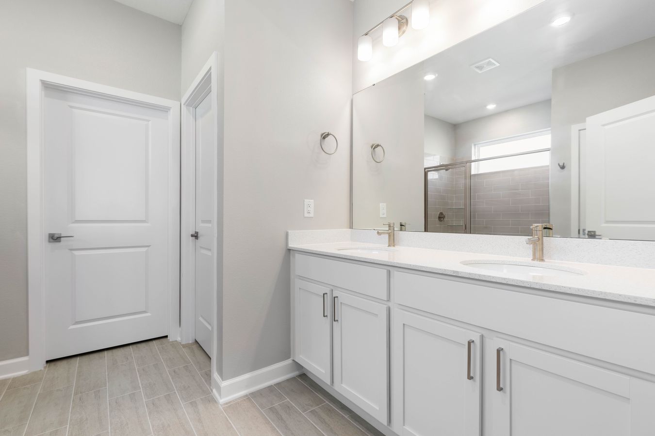 Dual sinks in primary bathroom