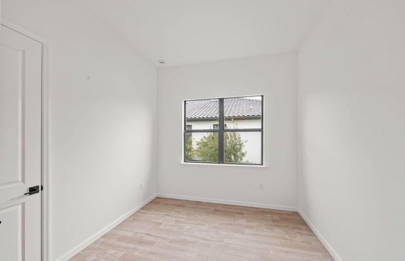 Enclosed flex room