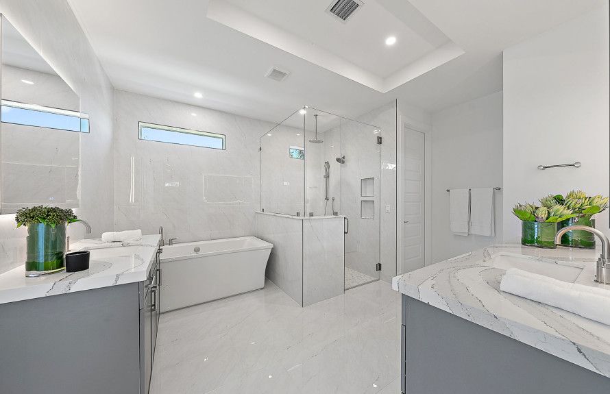 Spa-Like Owner's Baths