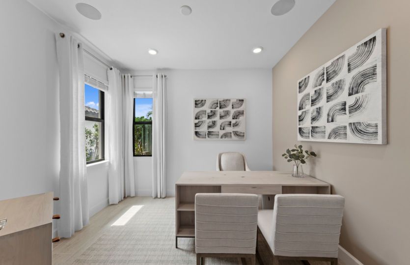 Flex room, ideal space for an office