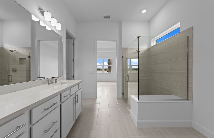 Owner's bath with dual-vanity sinks