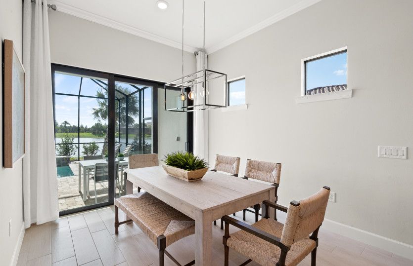 Café with Lanai Access