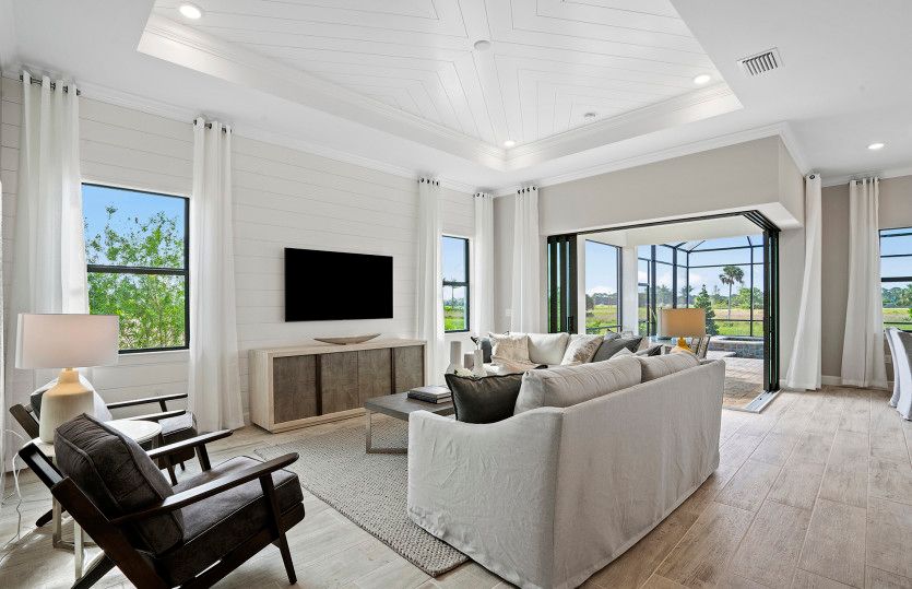Gathering room with access to the covered lanai space