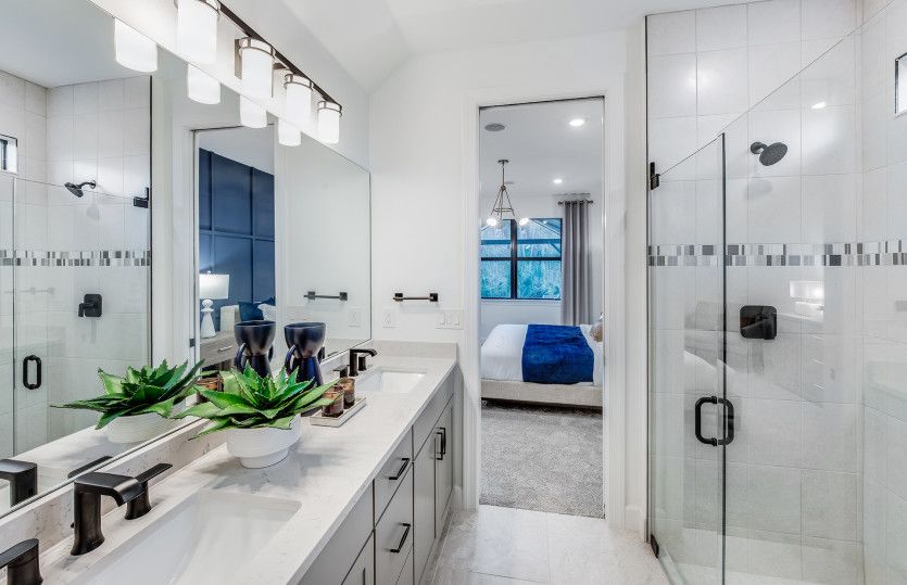 Owner's bathroom with walk-in shower | Model Representation