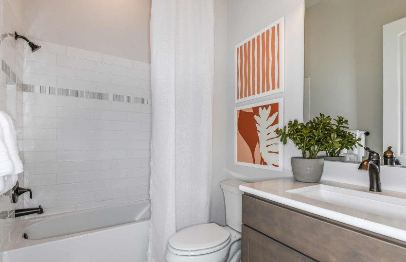 Bathroom 2 with Bathtub