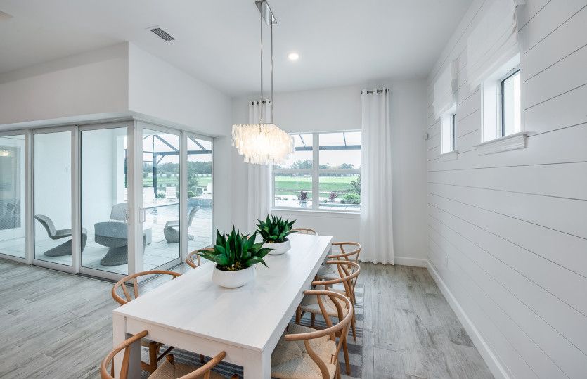 Café area off the kitchen with access to the lanai