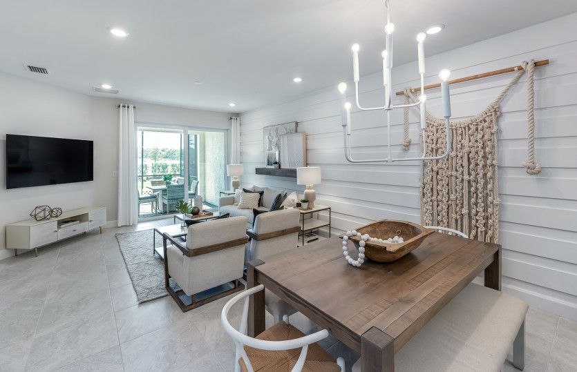 Flow-through layout, perfect for entertaining guests