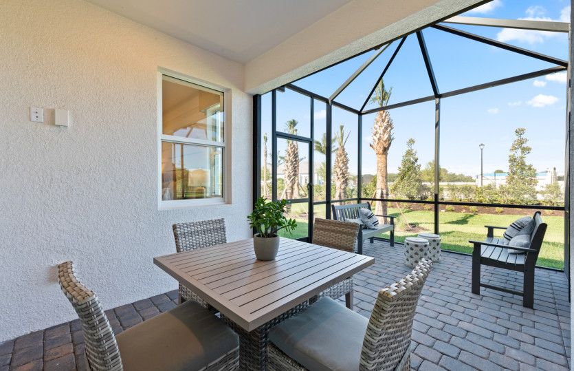 Covered & screened-in lanai